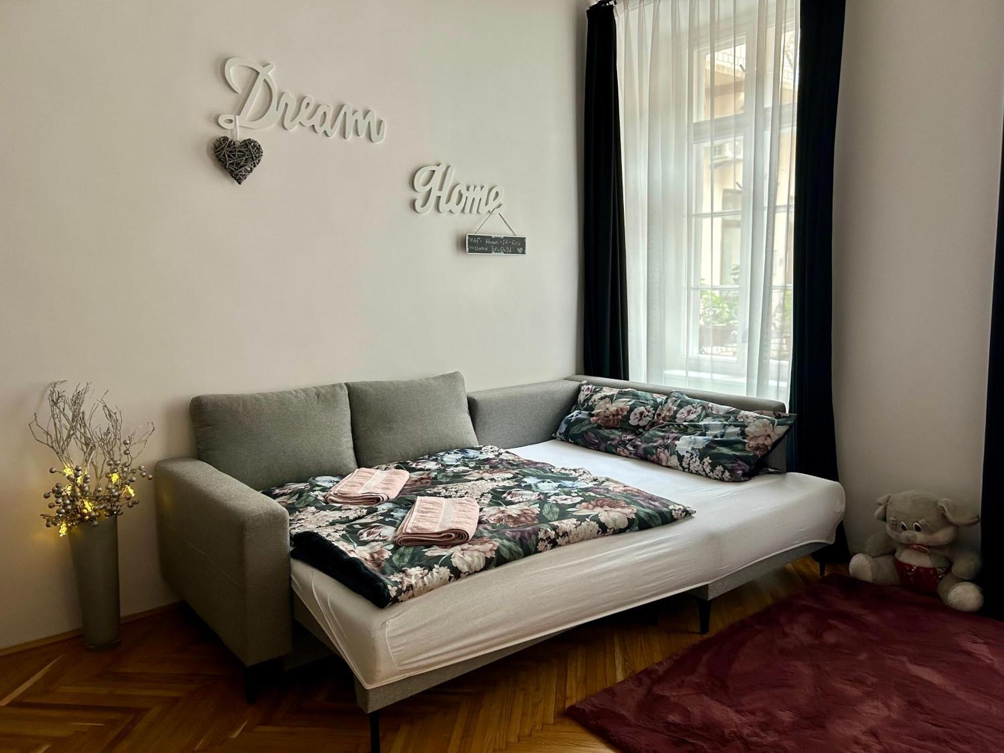 Jasmine's Apartment *